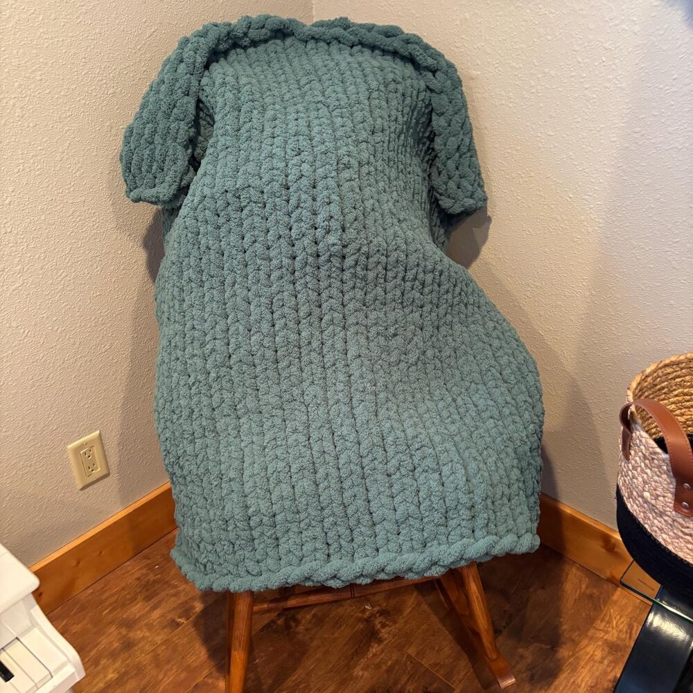 NEW Handmade Chunky Hand Knit Throw Blanket